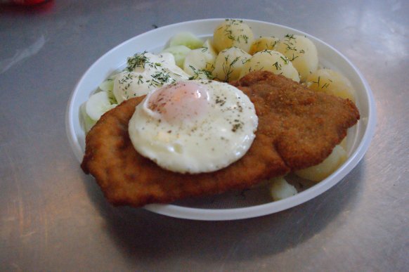 Sznycel wieprzowy z jajkiem sadzonym