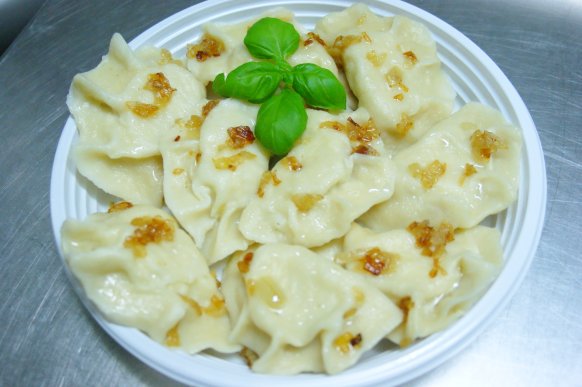 Pierogi ruskie z okrasą mięsną